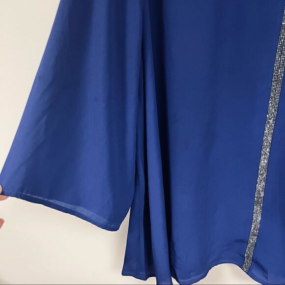 👠Grace Woman royal blue top with sequined accent 22/24 - Picture 2 of 6